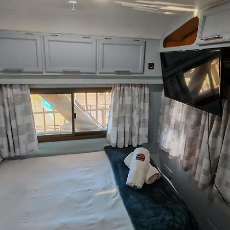 Maggie May House Boat - Colchester - 5Km From Elephant Park Exterior photo